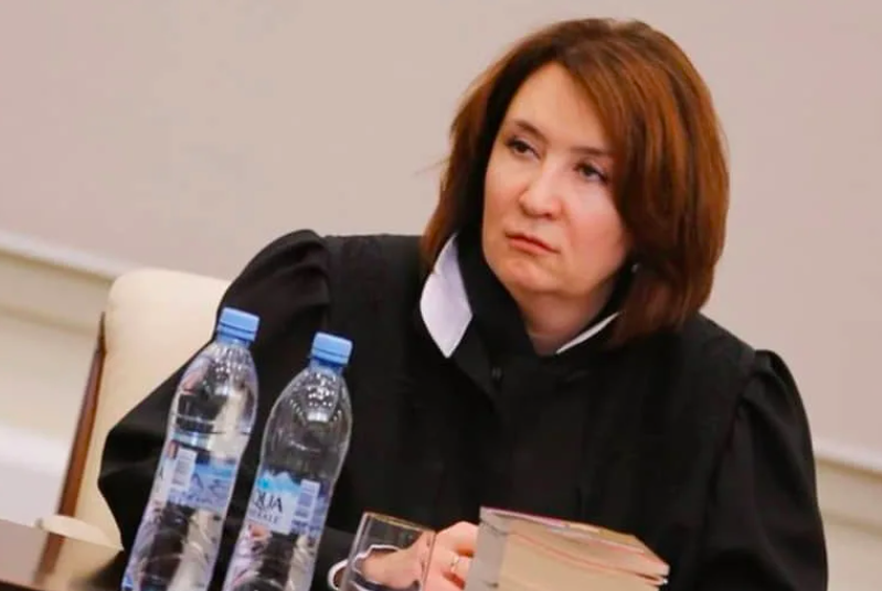 Фото «Золотая судья» Елена Хахалева объявлена в международный розыск 2